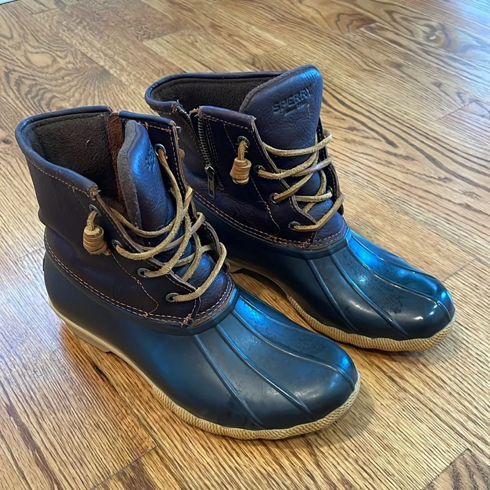 Sperry Women's Saltwater Waterproof Boots. Size 7. Excellent Condition.